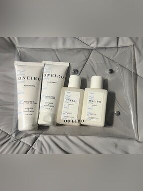 ONEIRO Sunchasers Ready Go Travel Kit
Lot